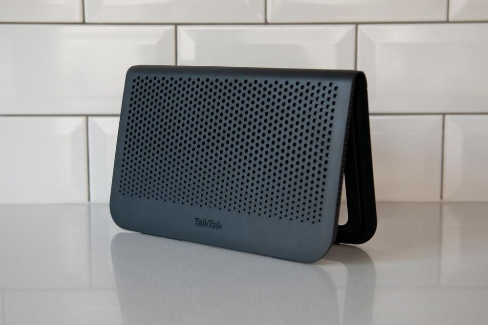 TTWFHB19 Wi-Fi Hub Black Lifestyle Front Angle L1.jpg