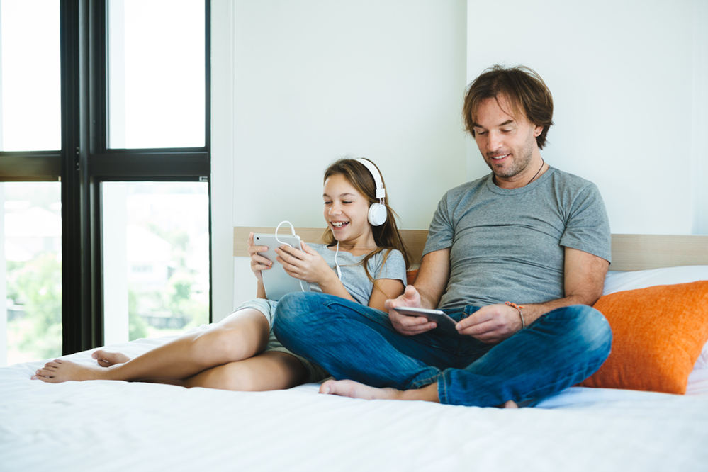 using_ipads_inbed.png